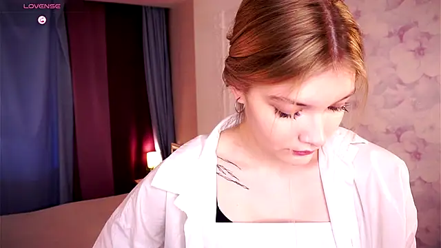 UteMessineo online show from November 7, 2025, 7:46 am