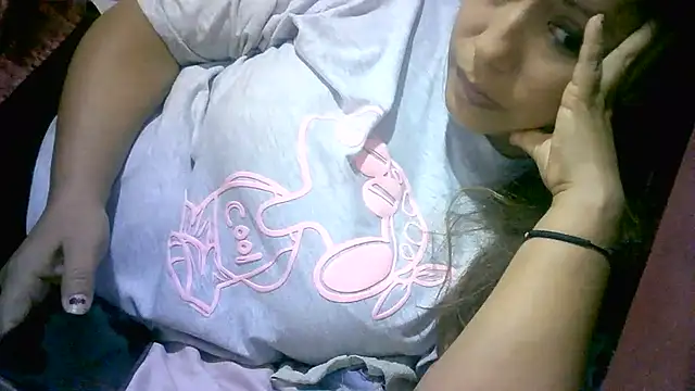 Snapshot of Zulreyna chatting on July 25, 2026, 5:48 am Zulreyna online show from July 25, 2026, 5:48 am