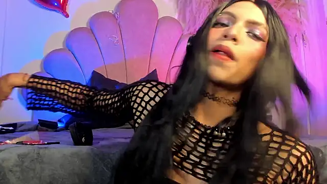 Snapshot of Dominique_Rae chatting on March 5, 2026, 7:43 pm Dominique Rae online show from March 5, 2026, 7:43 pm