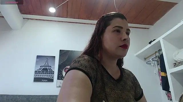 Snapshot of SweetSurrender69 chatting on November 8, 2025, 3:32 am SweetSurrender69 online show from November 8, 2025, 3:32 am