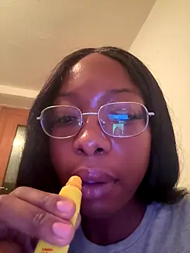 Snapshot of SwissMirelle chatting on November 7, 2025, 7:07 pm SwissMirelle online show from November 7, 2025, 7:07 pm