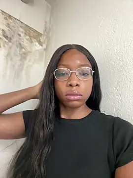 Snapshot of SwissMirelle chatting on November 8, 2025, 4:10 pm SwissMirelle online show from November 8, 2025, 4:10 pm