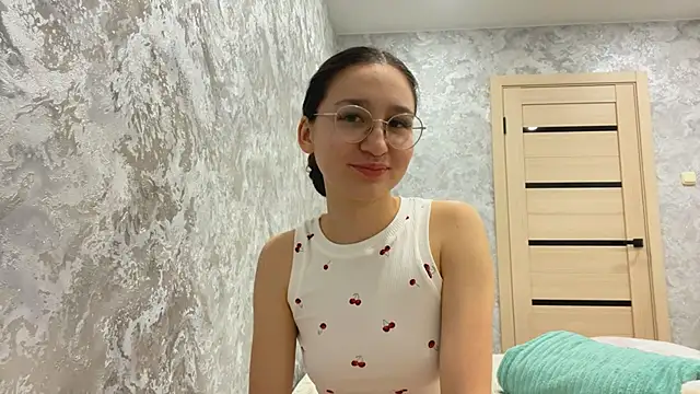 Snapshot of SofiYong chatting on November 7, 2025, 4:00 pm SofiYong online show from November 7, 2025, 4:00 pm