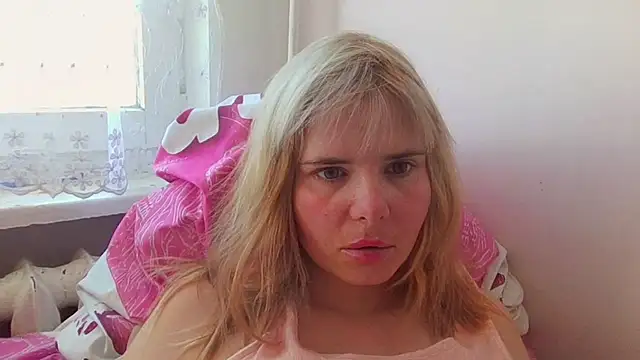 Snapshot of HornyElena chatting on April 21, 2026, 10:33 am HornyElena online show from April 21, 2026, 10:33 am