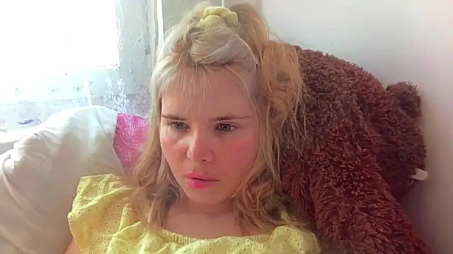 Snapshot of HornyElena chatting on April 20, 2026, 10:18 am HornyElena online show from April 20, 2026, 10:18 am