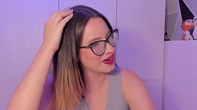 maddie walton online show from November 17, 2025, 4:27 am