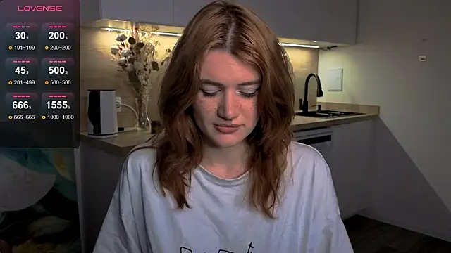 Snapshot of eshleeygreen chatting on March 8, 2026, 10:35 pm eshleeygreen online show from March 8, 2026, 10:35 pm