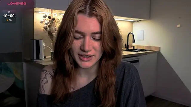 Snapshot of eshleeygreen chatting on March 7, 2026, 10:04 pm eshleeygreen online show from March 7, 2026, 10:04 pm