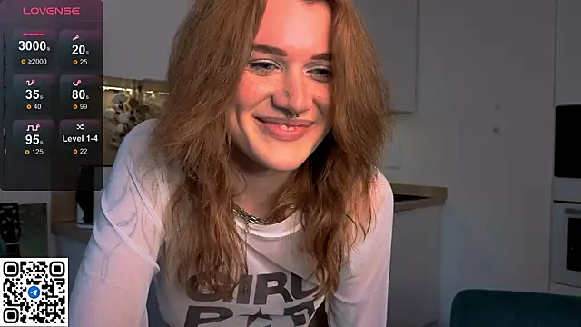 Snapshot of eshleeygreen chatting on March 10, 2026, 2:43 pm eshleeygreen online show from March 10, 2026, 2:43 pm