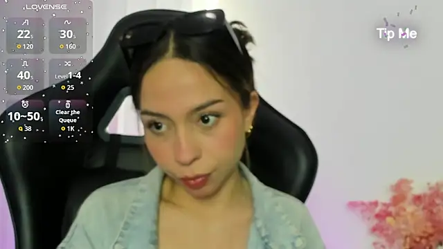 LuluuBerry online show from December 16, 2025, 6:45 pm