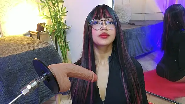 Snapshot of _ViolletteNoir_ chatting on May 17, 2026, 2:06 pm ViolletteNoir online show from May 17, 2026, 2:06 pm