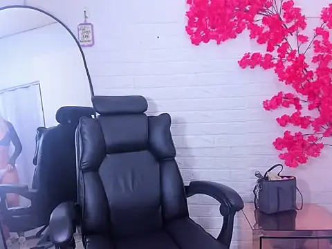 MiaStorm1 online show from November 12, 2025, 10:35 pm