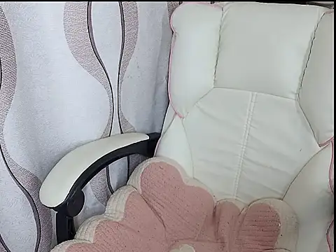 Molly-1997 online show from November 10, 2025, 7:24 am