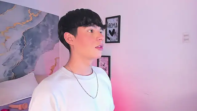 Isaac Kurtt online show from November 12, 2025, 8:23 pm