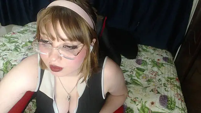 Snapshot of Michi_sauria1 chatting on December 15, 2025, 3:23 am Michi sauria1 online show from December 15, 2025, 3:23 am
