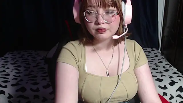 Snapshot of Michi_sauria1 chatting on December 4, 2025, 4:11 am Michi sauria1 online show from December 4, 2025, 4:11 am