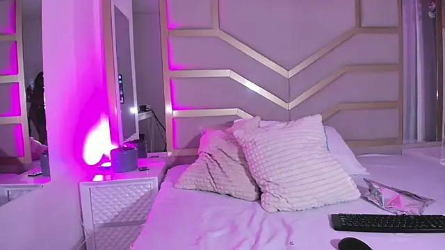 Snapshot of SashaMorelli chatting on December 14, 2025, 1:39 pm SashaMorelli online show from December 14, 2025, 1:39 pm