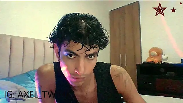 Snapshot of axel_love13 chatting on December 3, 2025, 10:42 pm axel love13 online show from December 3, 2025, 10:42 pm