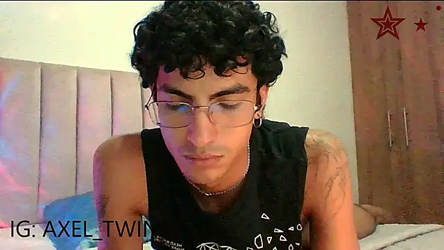 Snapshot of axel_love13 chatting on November 19, 2025, 11:05 pm axel love13 online show from November 19, 2025, 11:05 pm