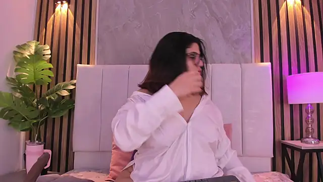 Snapshot of Carlotta_de_velour chatting on June 19, 2026, 3:01 am Carlotta de velour online show from June 19, 2026, 3:01 am