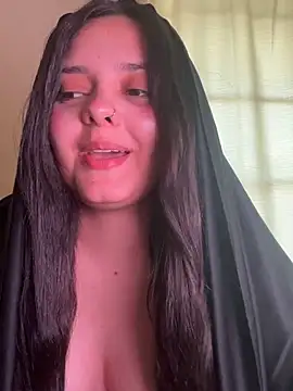 candicewest  online show from May 13, 2026, 5:31 pm