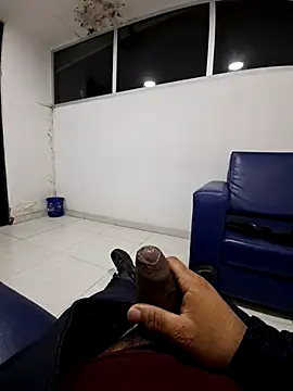 Loquillopajero online show from November 18, 2025, 8:06 am