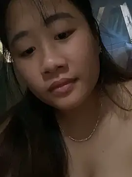 Lucia-a online show from November 20, 2025, 9:43 am