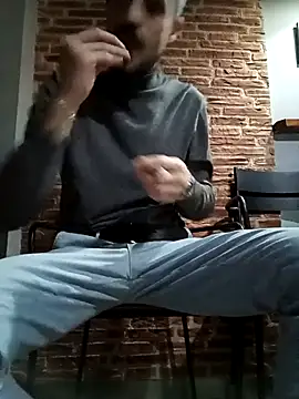 Snapshot of ricardo34mlg chatting on November 7, 2025, 2:54 pm ricardo34mlg online show from November 7, 2025, 2:54 pm