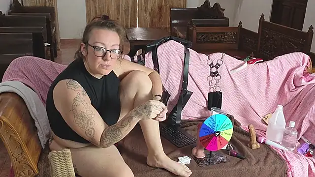 JadeStarUK online show from December 15, 2025, 1:44 am