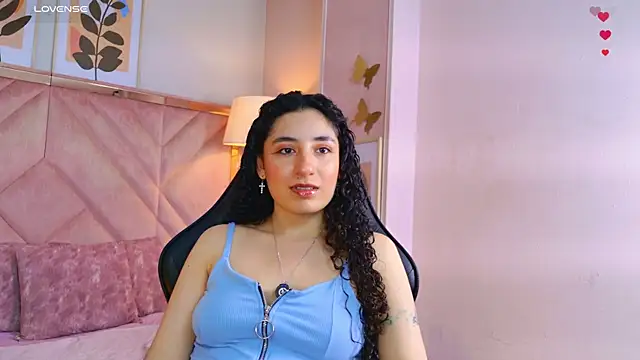 Snapshot of DemiJones_ chatting on June 5, 2026, 5:23 am DemiJones online show from June 5, 2026, 5:23 am