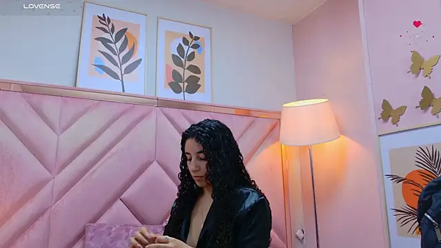 Snapshot of DemiJones_ chatting on June 18, 2026, 4:33 am DemiJones online show from June 18, 2026, 4:33 am