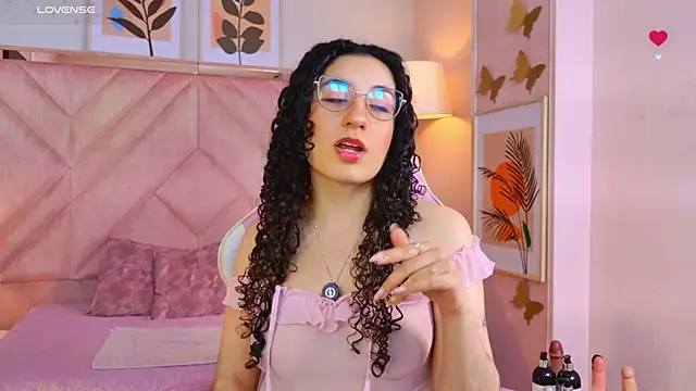 Snapshot of DemiJones_ chatting on June 4, 2026, 4:28 am DemiJones online show from June 4, 2026, 4:28 am