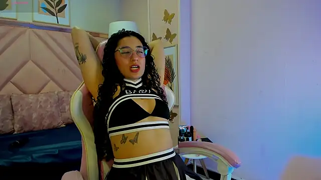 DemiJones  online show from December 4, 2025, 4:33 am