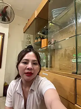 hellela-a online show from November 9, 2025, 11:58 am