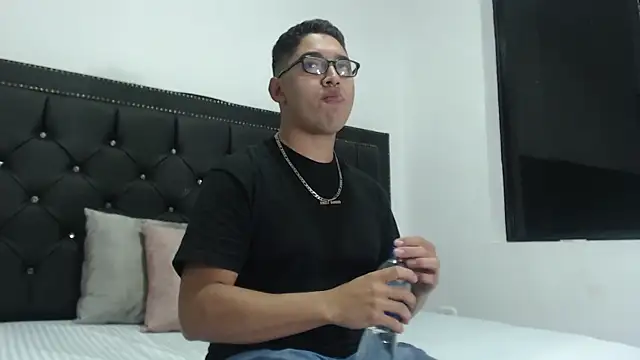 DanteVoss online show from November 7, 2025, 3:33 am