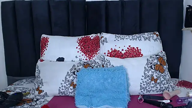 Miss-Berries online show from June 5, 2026, 9:53 pm