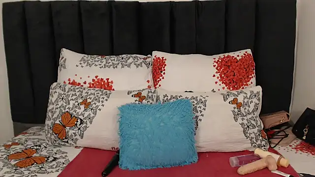 Miss-Berries online show from May 3, 2026, 9:18 pm