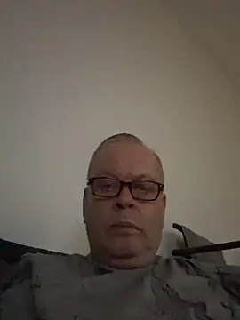 Snapshot of alexumke chatting on November 6, 2025, 8:35 pm alexumke online show from November 6, 2025, 8:35 pm