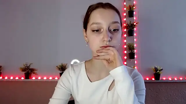 Snapshot of Curlyyy_Girl chatting on November 11, 2025, 11:38 am Curlyyy Girl online show from November 11, 2025, 11:38 am