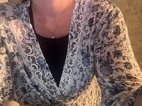 Angelinaa19 online show from November 18, 2025, 9:29 pm