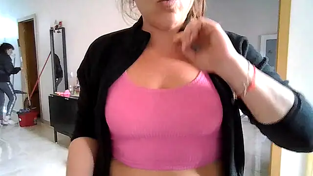 Domiqueen online show from November 13, 2025, 10:41 am