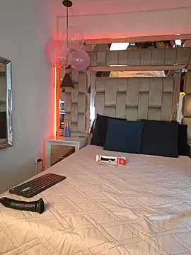 Lucianacute7 online show from November 12, 2025, 3:05 pm