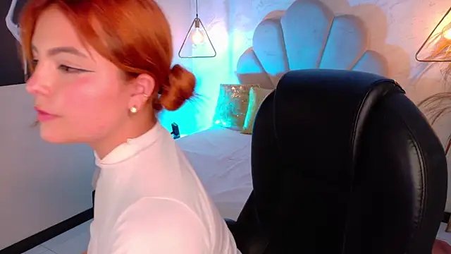 Snapshot of GabyQueens chatting on August 1, 2026, 4:43 am GabyQueens online show from August 1, 2026, 4:43 am