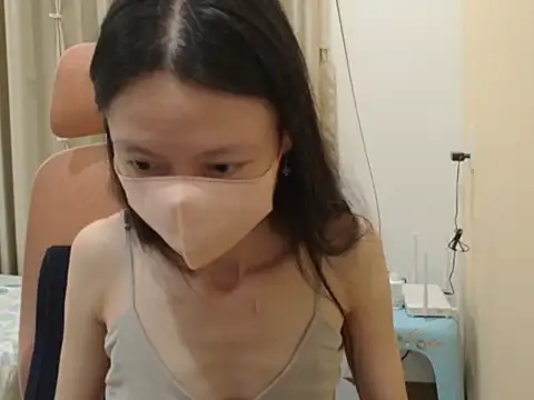 Lil-Cherries online show from April 20, 2026, 3:13 pm