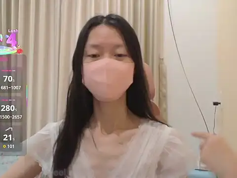 Lil-Cherries online show from November 16, 2025, 3:44 am