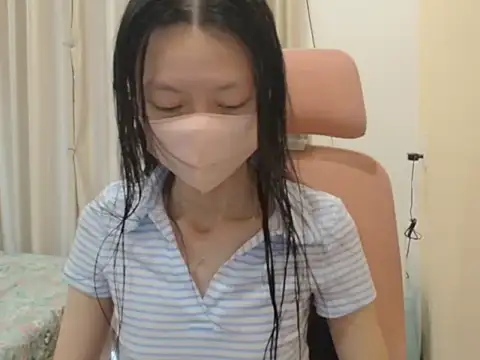 Lil-Cherries online show from March 1, 2026, 9:42 am