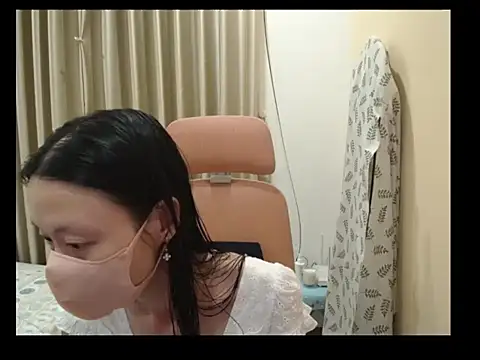 Lil-Cherries online show from June 15, 2026, 1:55 pm