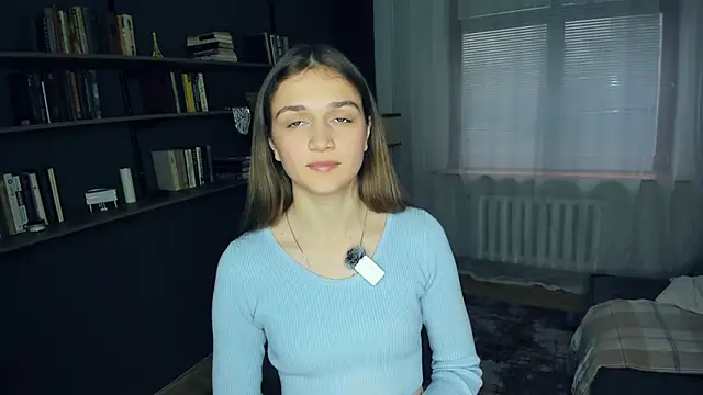 NikiCardle online show from November 18, 2025, 8:39 am