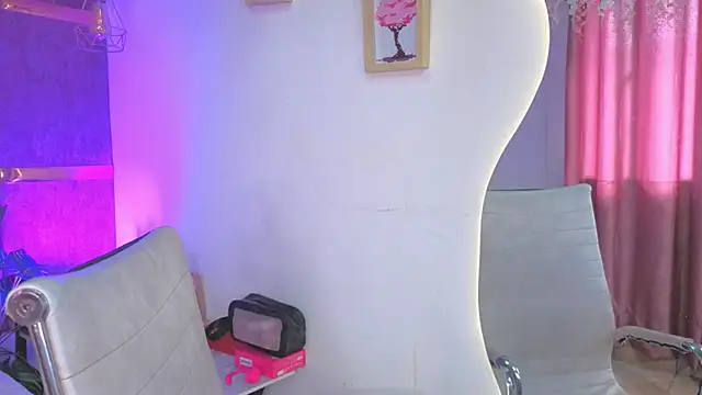 AuroraLanee  online show from December 17, 2025, 7:41 pm