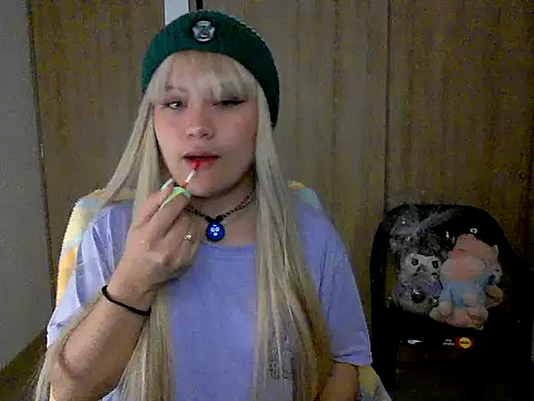 Snapshot of littlec4ke chatting on November 18, 2025, 3:10 am littlec4ke online show from November 18, 2025, 3:10 am